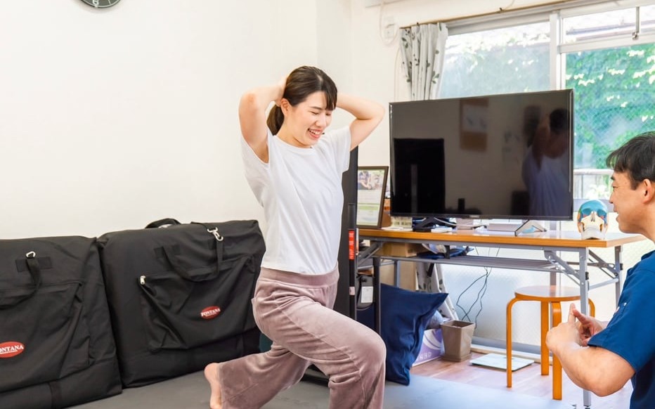 再発予防のセルフケアを指導している様子